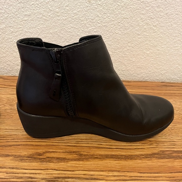 Easy Spirit Wedge boots Size 5 M - Picture 4 of 10